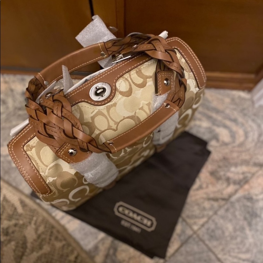 COACH signature satchel bag. NWT!!